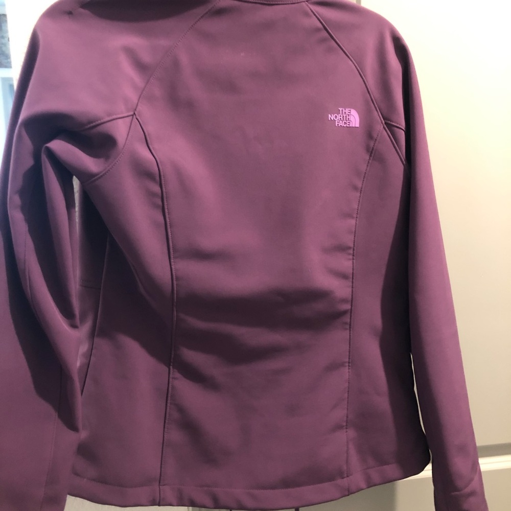 North face - Picture 3 of 5
